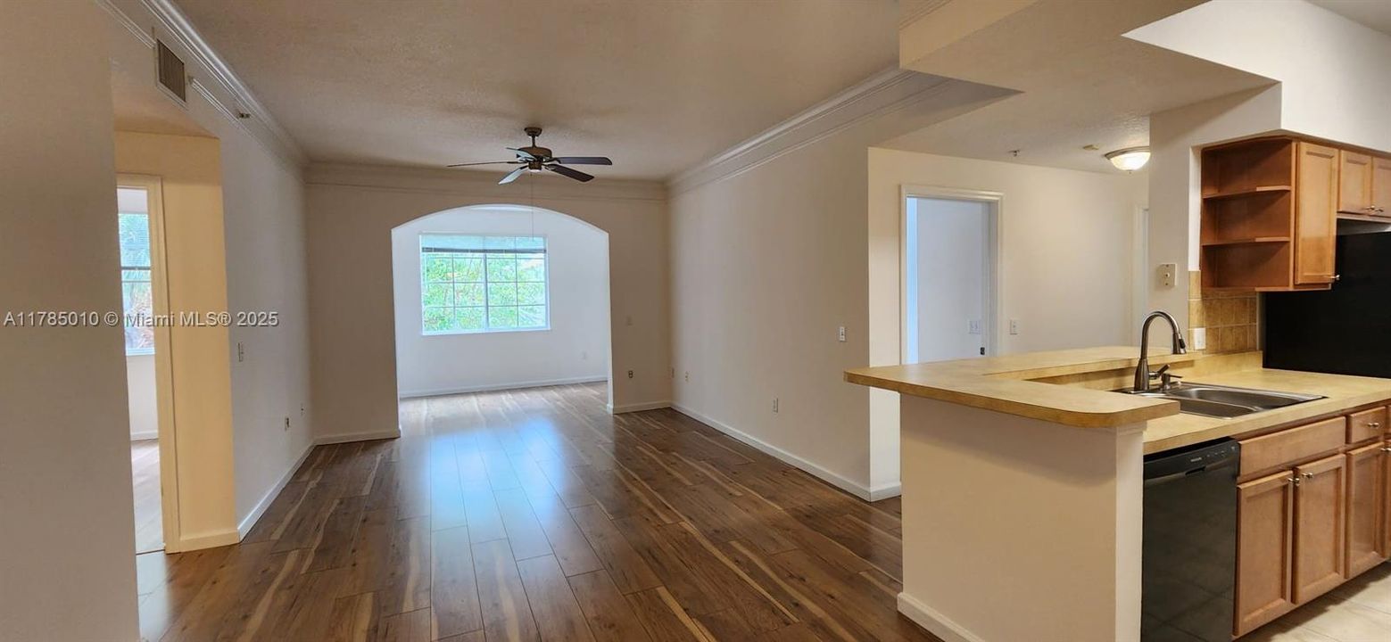 最近租的: $2,400 (3 贝兹, 2 浴室, 1348 平方英尺)