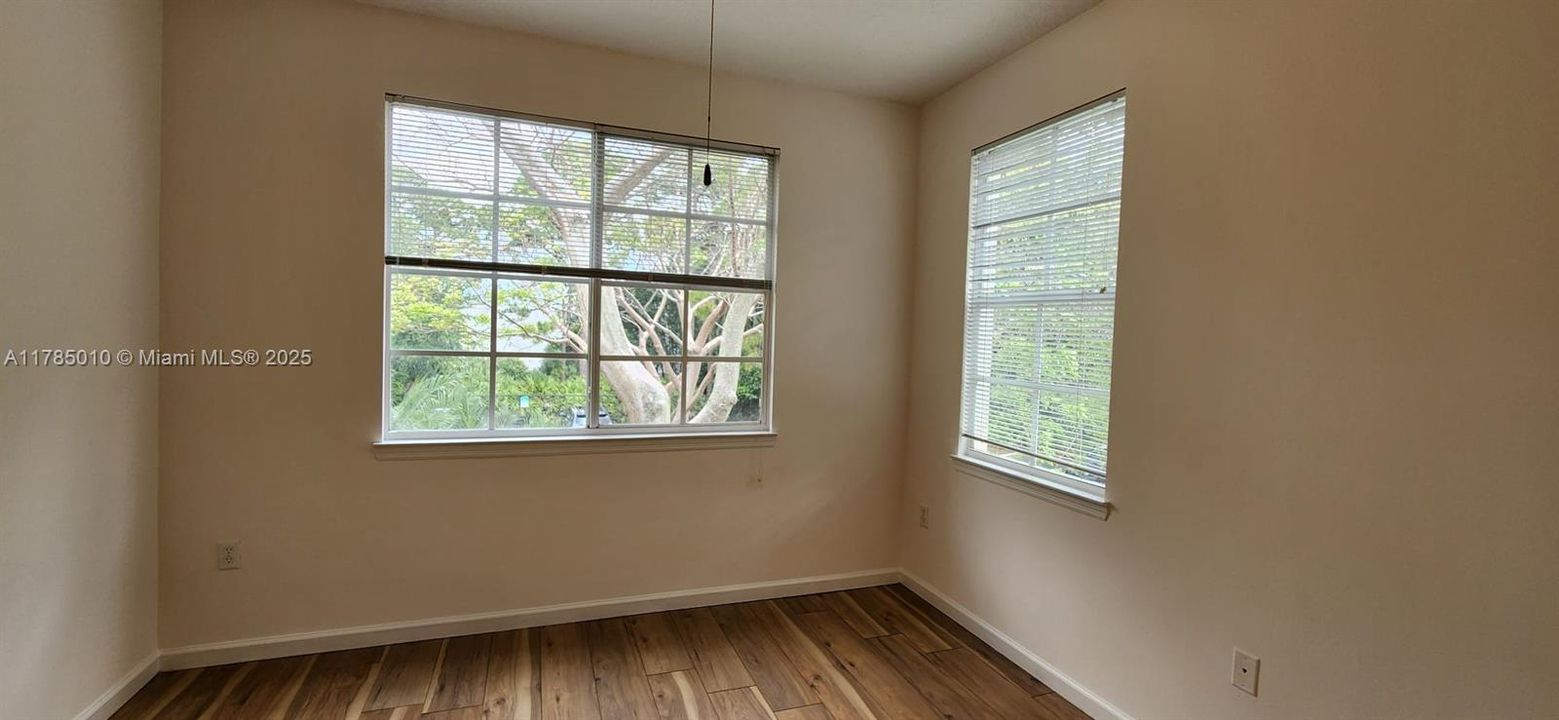 最近租的: $2,400 (3 贝兹, 2 浴室, 1348 平方英尺)