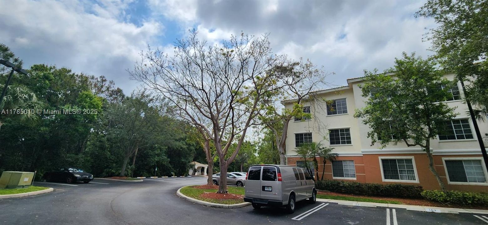 最近租的: $2,400 (3 贝兹, 2 浴室, 1348 平方英尺)