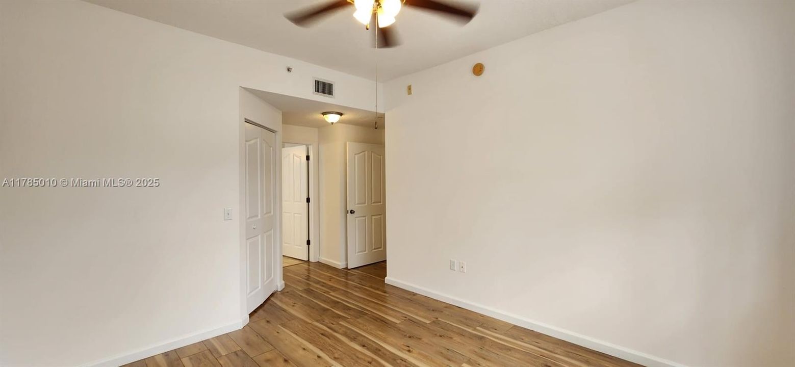 最近租的: $2,400 (3 贝兹, 2 浴室, 1348 平方英尺)