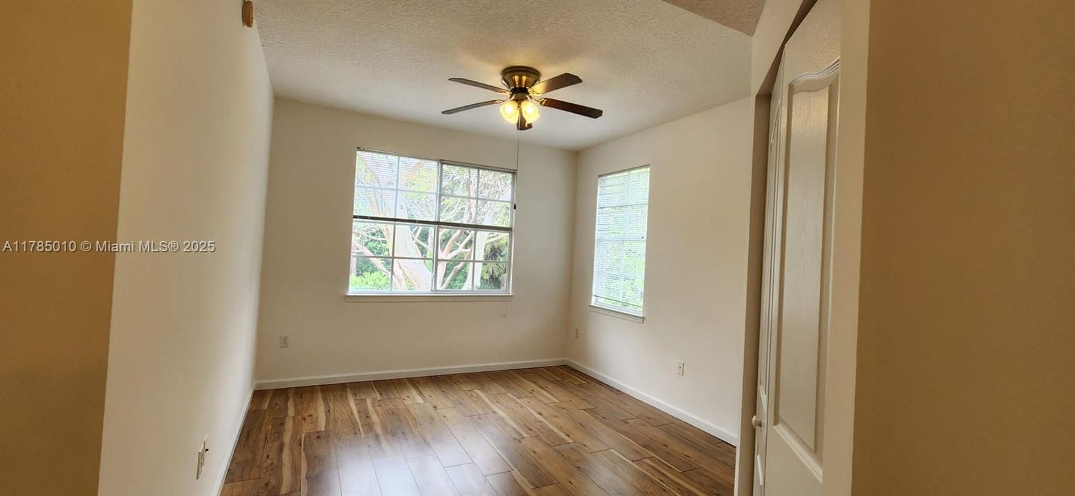 最近租的: $2,400 (3 贝兹, 2 浴室, 1348 平方英尺)