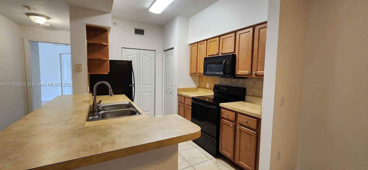 最近租的: $2,400 (3 贝兹, 2 浴室, 1348 平方英尺)