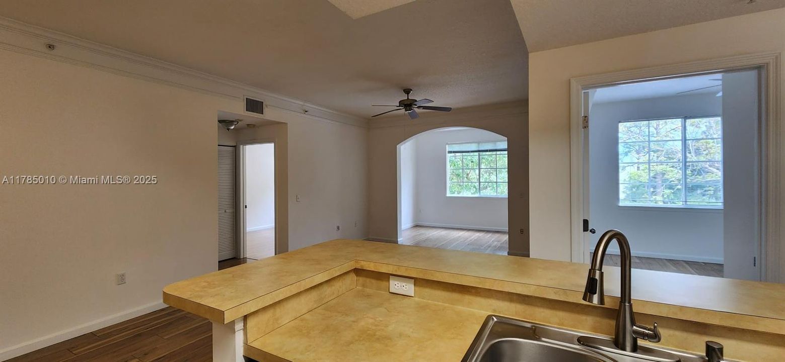 最近租的: $2,400 (3 贝兹, 2 浴室, 1348 平方英尺)