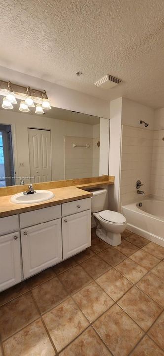 最近租的: $2,400 (3 贝兹, 2 浴室, 1348 平方英尺)