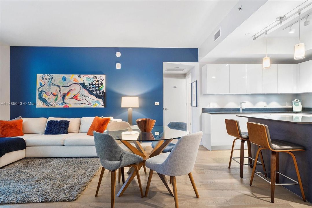 最近租的: $5,650 (2 贝兹, 2 浴室, 970 平方英尺)