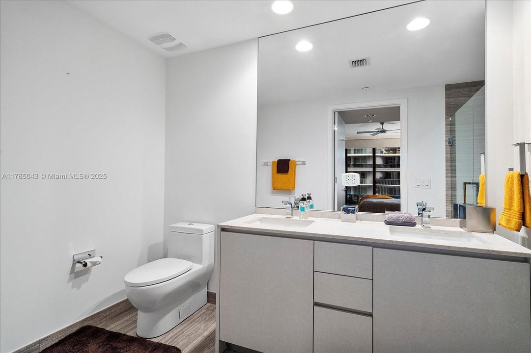 最近租的: $5,650 (2 贝兹, 2 浴室, 970 平方英尺)