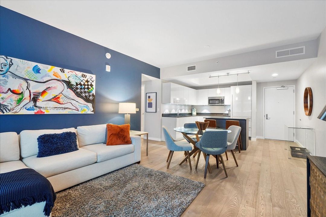 最近租的: $5,650 (2 贝兹, 2 浴室, 970 平方英尺)