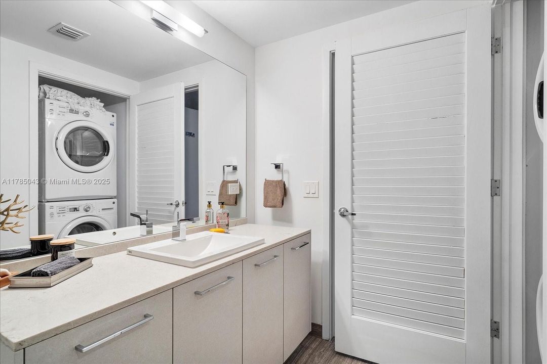 最近租的: $5,650 (2 贝兹, 2 浴室, 970 平方英尺)