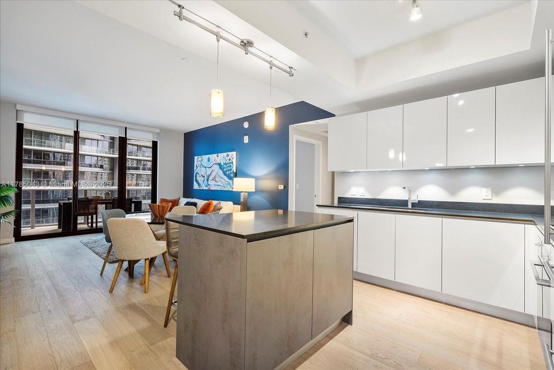 最近租的: $5,650 (2 贝兹, 2 浴室, 970 平方英尺)