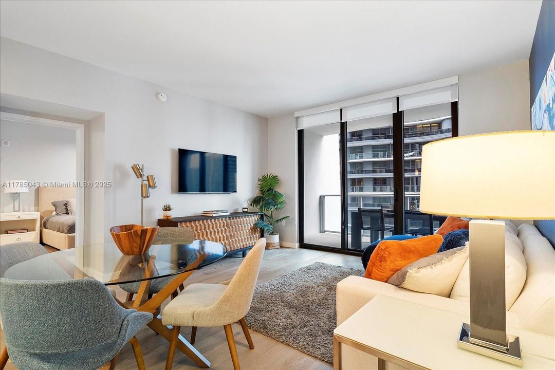 最近租的: $5,650 (2 贝兹, 2 浴室, 970 平方英尺)