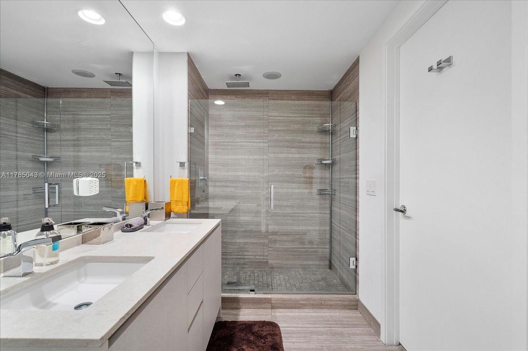 最近租的: $5,650 (2 贝兹, 2 浴室, 970 平方英尺)