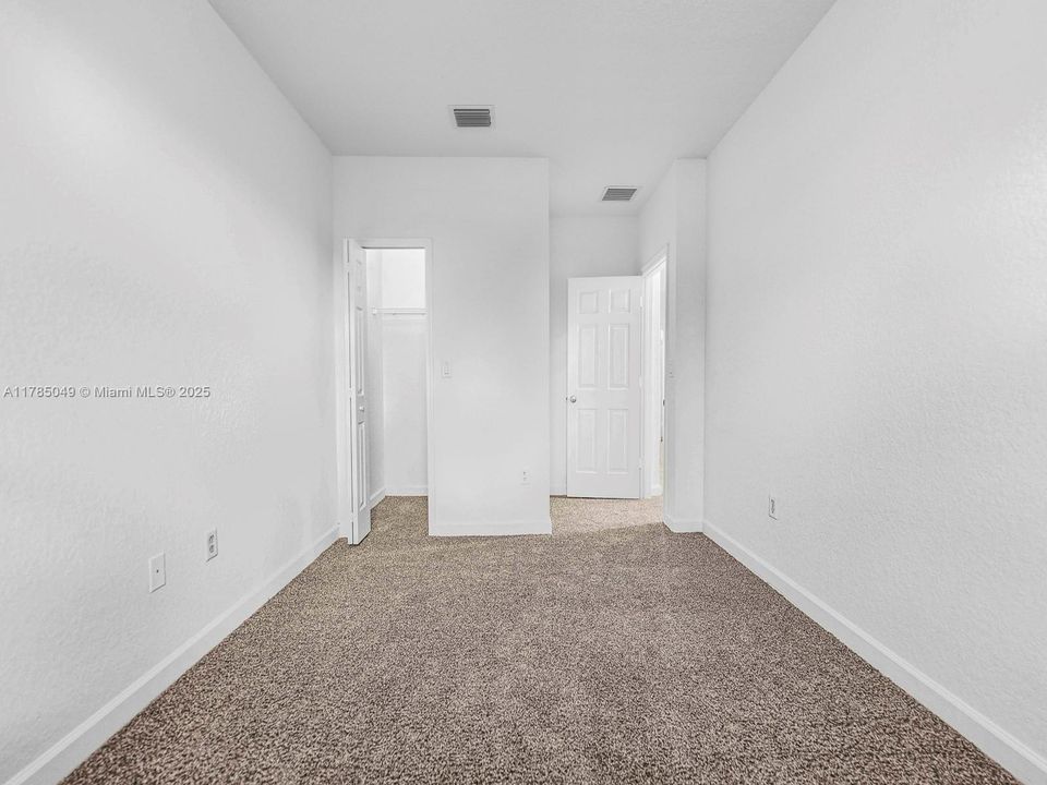 Vendido Recientemente: $379,900 (4 camas, 3 baños, 1965 Pies cuadrados)