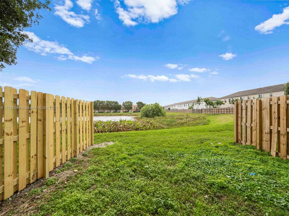 Vendido Recientemente: $379,900 (4 camas, 3 baños, 1965 Pies cuadrados)