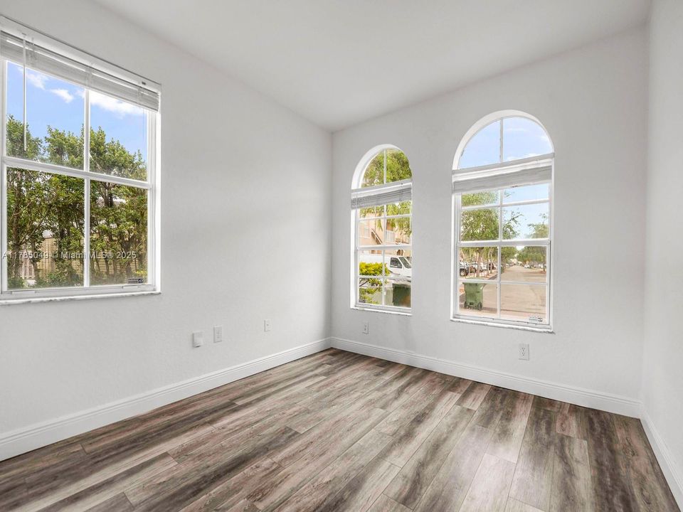 Vendido Recientemente: $379,900 (4 camas, 3 baños, 1965 Pies cuadrados)