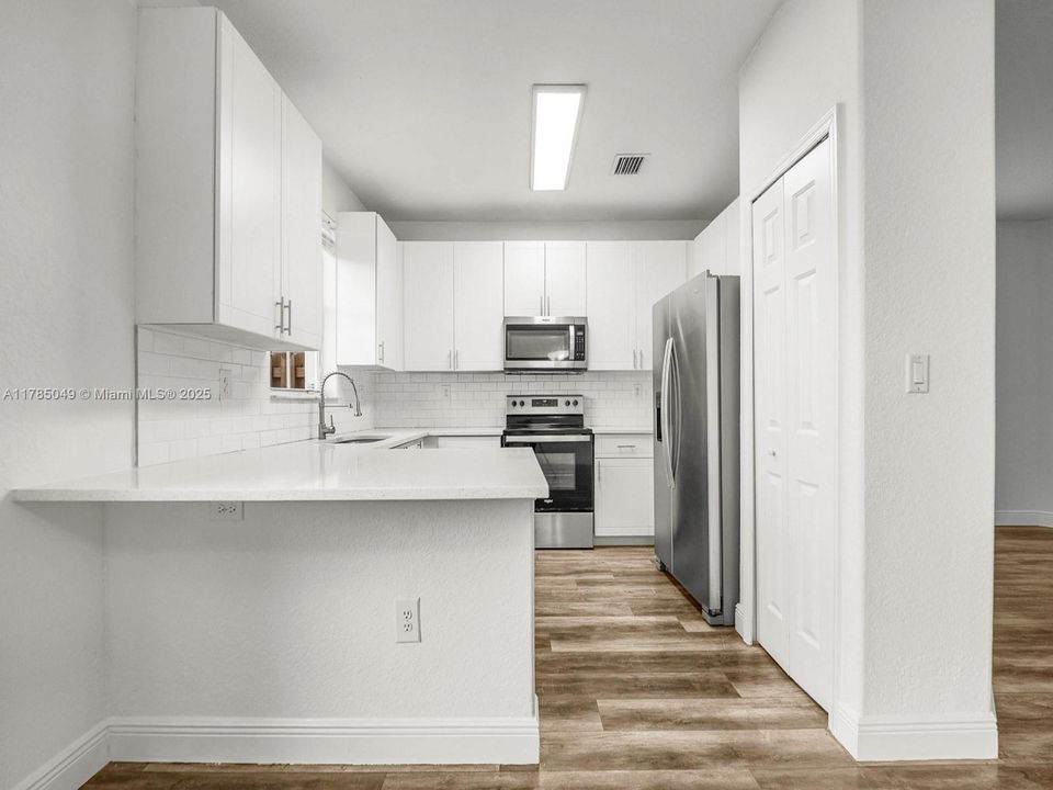 Vendido Recientemente: $379,900 (4 camas, 3 baños, 1965 Pies cuadrados)