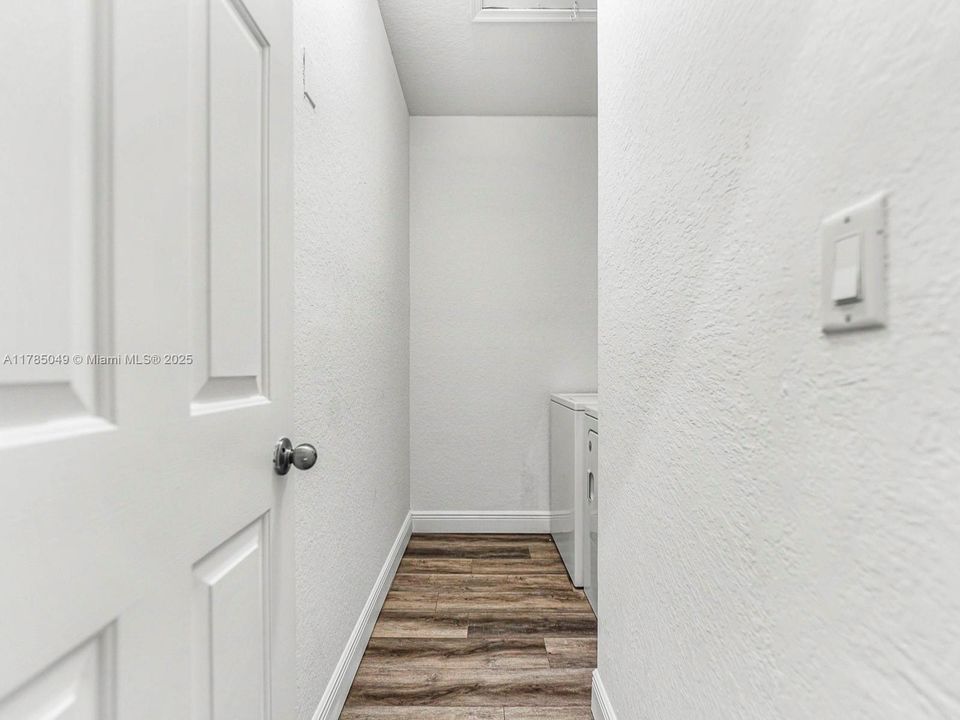 Vendido Recientemente: $379,900 (4 camas, 3 baños, 1965 Pies cuadrados)