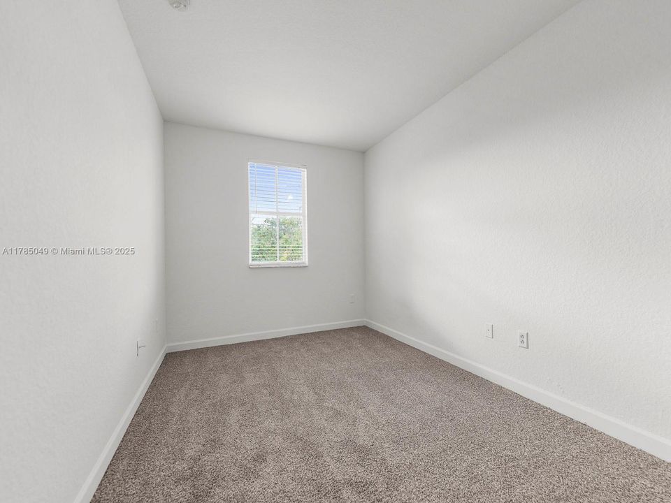 Vendido Recientemente: $379,900 (4 camas, 3 baños, 1965 Pies cuadrados)