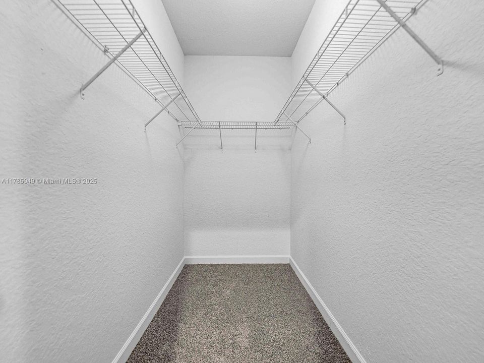 Vendido Recientemente: $379,900 (4 camas, 3 baños, 1965 Pies cuadrados)