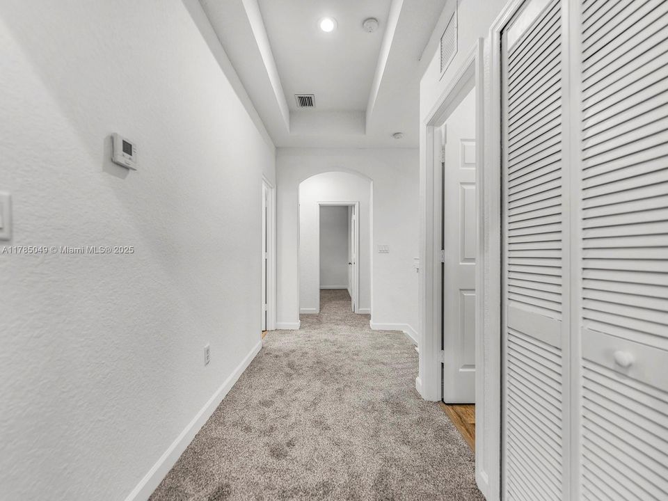 Vendido Recientemente: $379,900 (4 camas, 3 baños, 1965 Pies cuadrados)