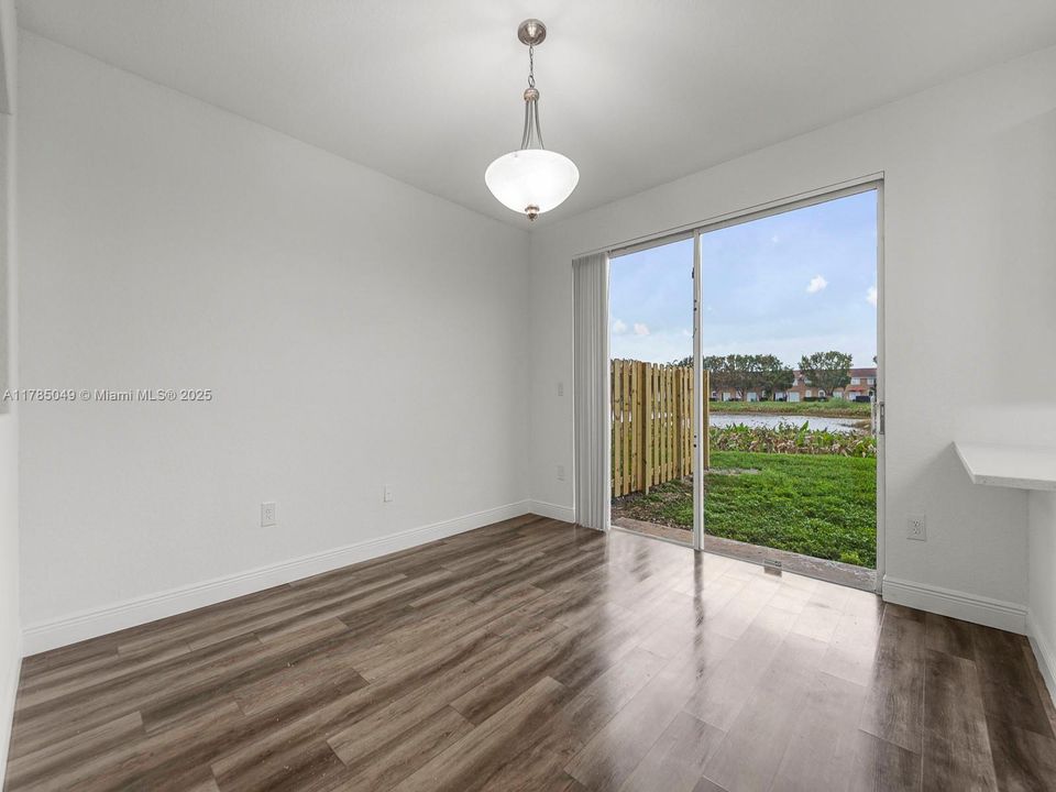 Vendido Recientemente: $379,900 (4 camas, 3 baños, 1965 Pies cuadrados)