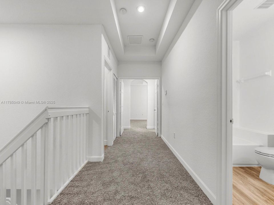 Vendido Recientemente: $379,900 (4 camas, 3 baños, 1965 Pies cuadrados)