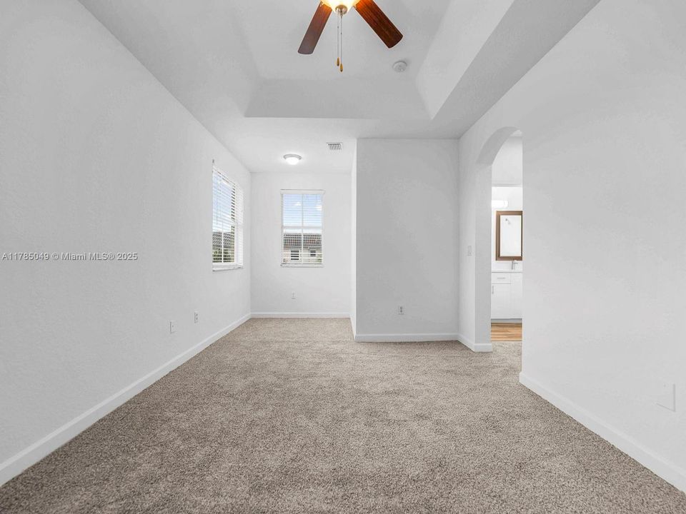 Vendido Recientemente: $379,900 (4 camas, 3 baños, 1965 Pies cuadrados)