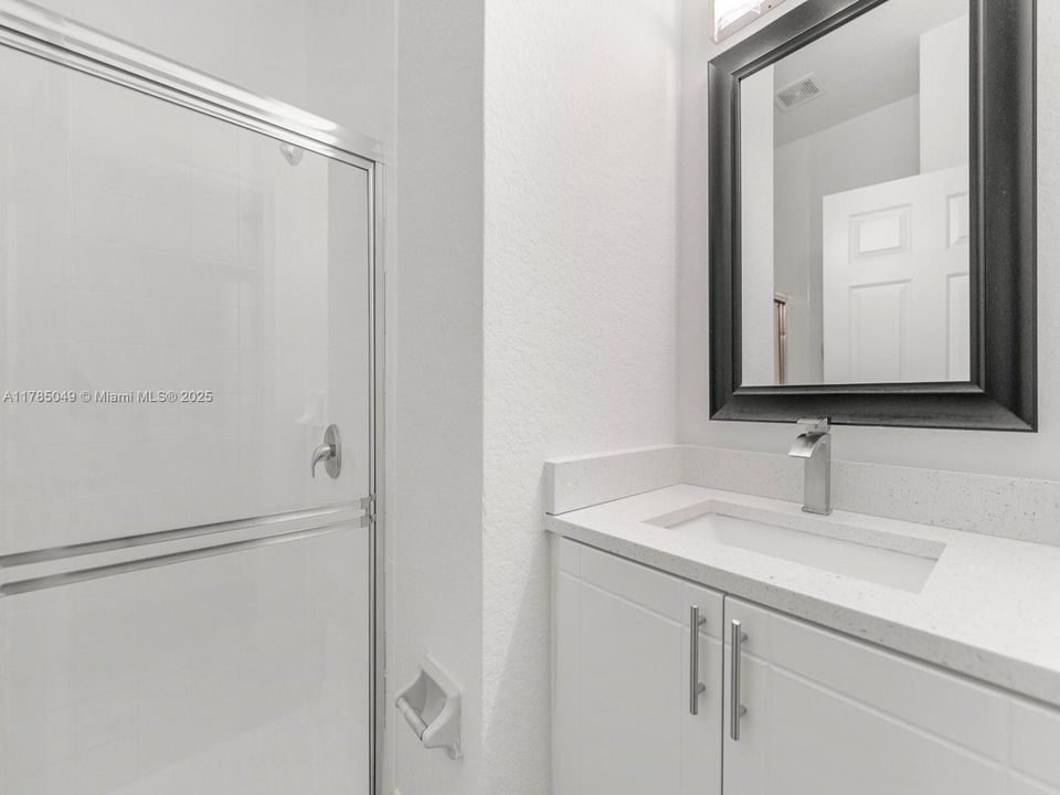 Vendido Recientemente: $379,900 (4 camas, 3 baños, 1965 Pies cuadrados)