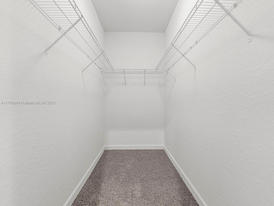 Vendido Recientemente: $379,900 (4 camas, 3 baños, 1965 Pies cuadrados)