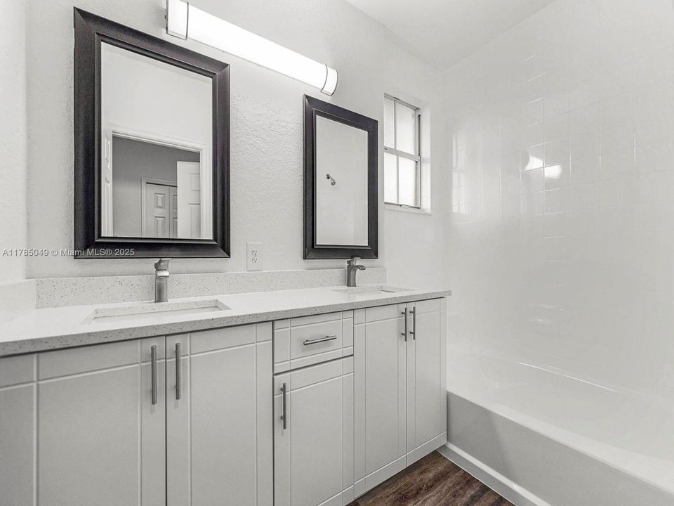 Vendido Recientemente: $379,900 (4 camas, 3 baños, 1965 Pies cuadrados)