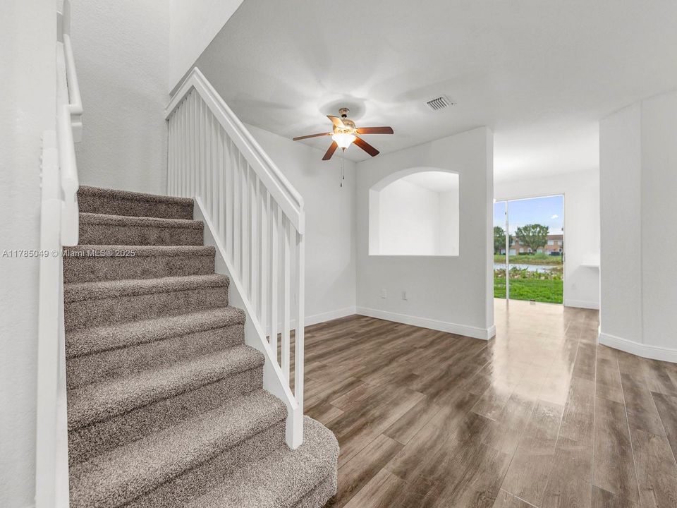 Vendido Recientemente: $379,900 (4 camas, 3 baños, 1965 Pies cuadrados)