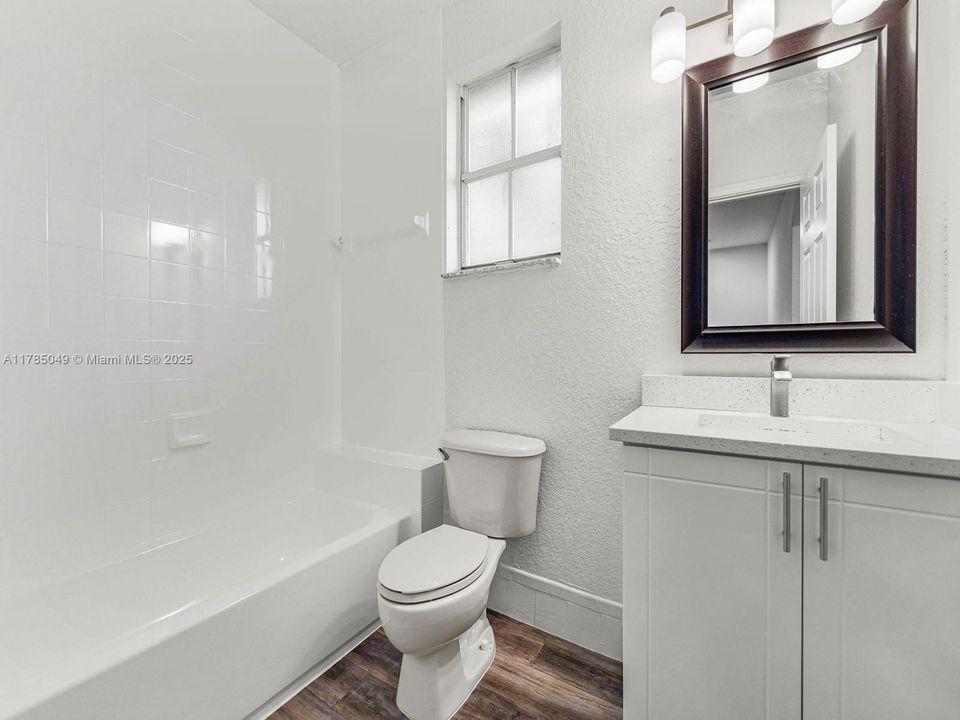 Vendido Recientemente: $379,900 (4 camas, 3 baños, 1965 Pies cuadrados)