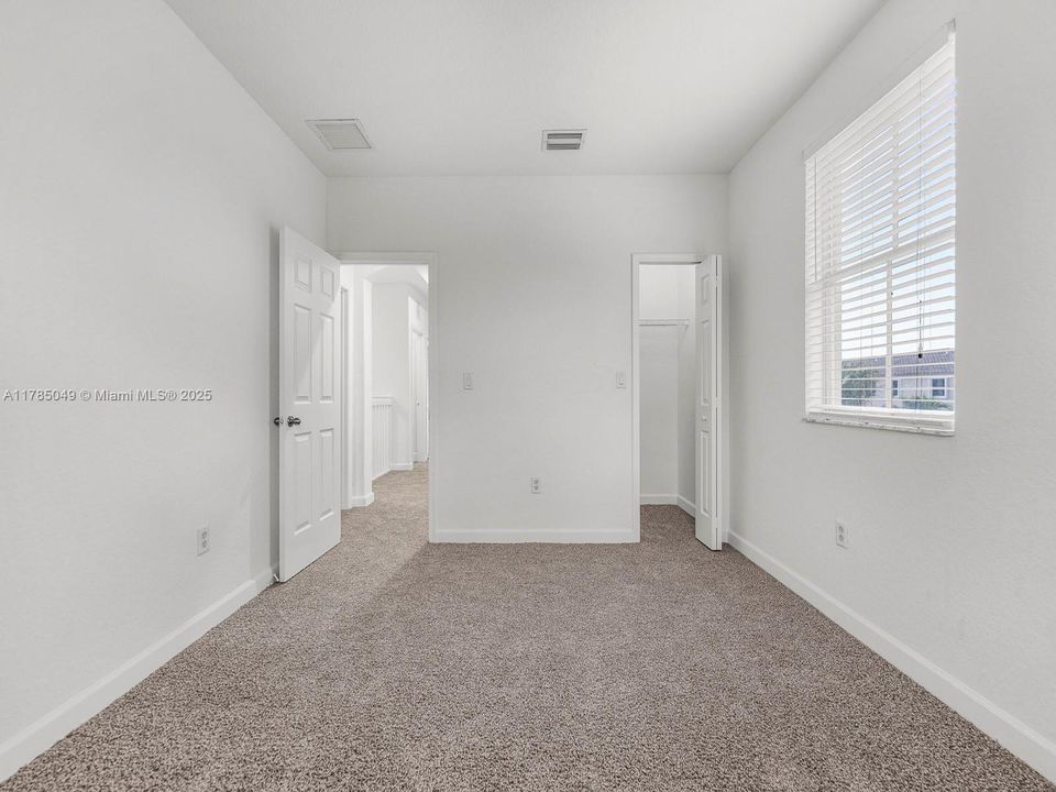 Vendido Recientemente: $379,900 (4 camas, 3 baños, 1965 Pies cuadrados)