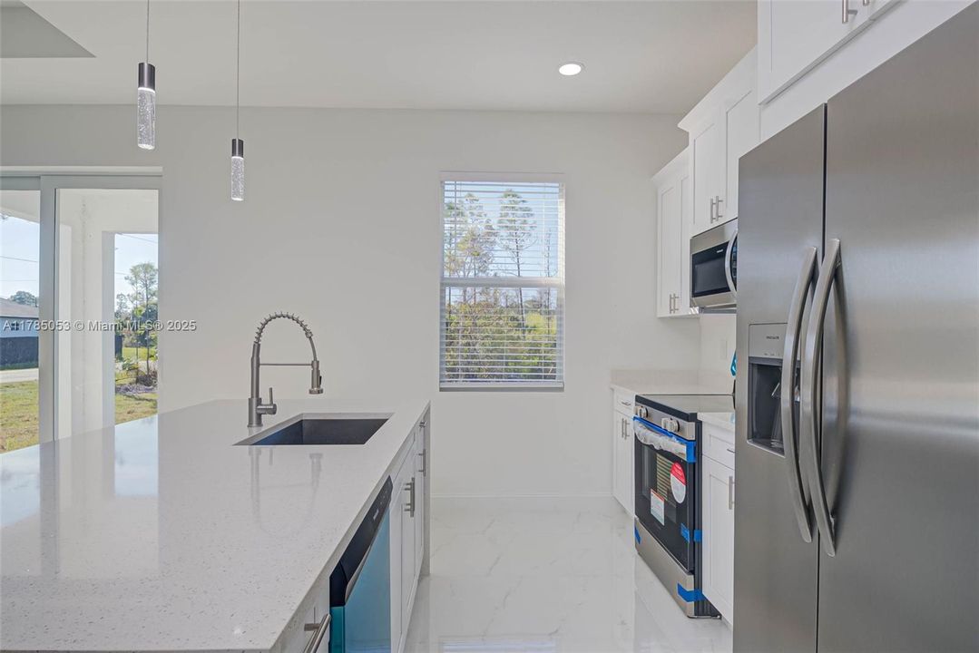 Recientemente alquilado: $2,199 (4 camas, 2 baños, 1659 Pies cuadrados)