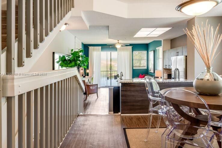 出租: $2,956 (3 贝兹, 2 浴室, 1452 平方英尺)