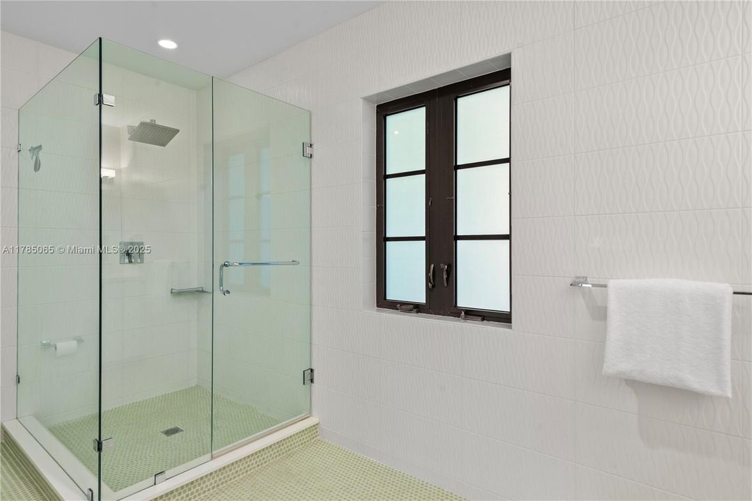 Recently Sold: $1,850,000 (3 beds, 3 baths, 2186 Square Feet)