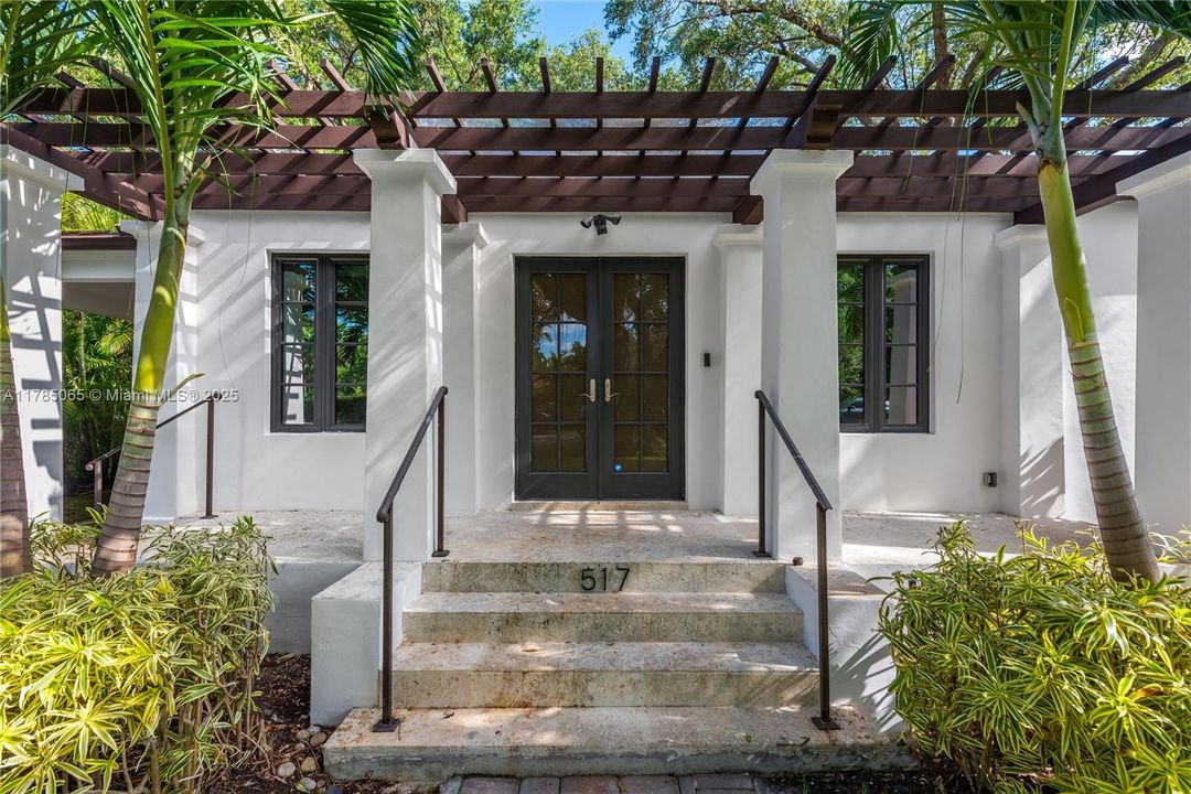 Recently Sold: $1,850,000 (3 beds, 3 baths, 2186 Square Feet)