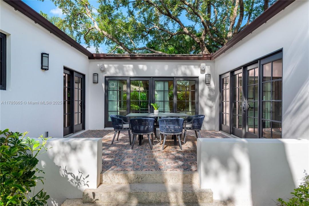 Recently Sold: $1,850,000 (3 beds, 3 baths, 2186 Square Feet)