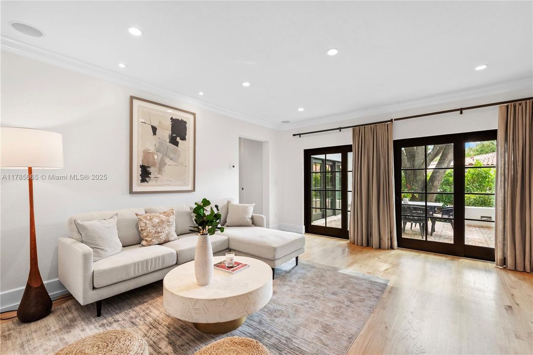 Recently Sold: $1,850,000 (3 beds, 3 baths, 2186 Square Feet)
