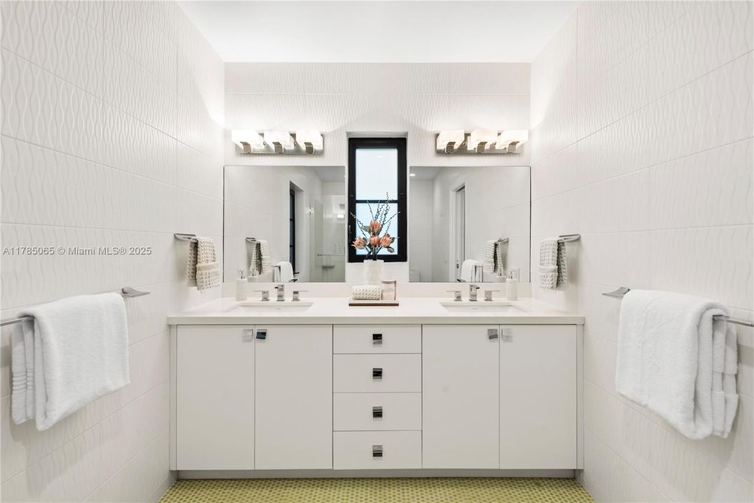 Recently Sold: $1,850,000 (3 beds, 3 baths, 2186 Square Feet)