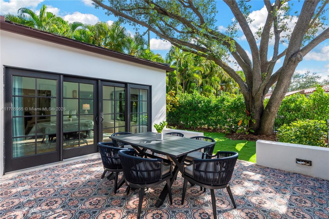 Recently Sold: $1,850,000 (3 beds, 3 baths, 2186 Square Feet)