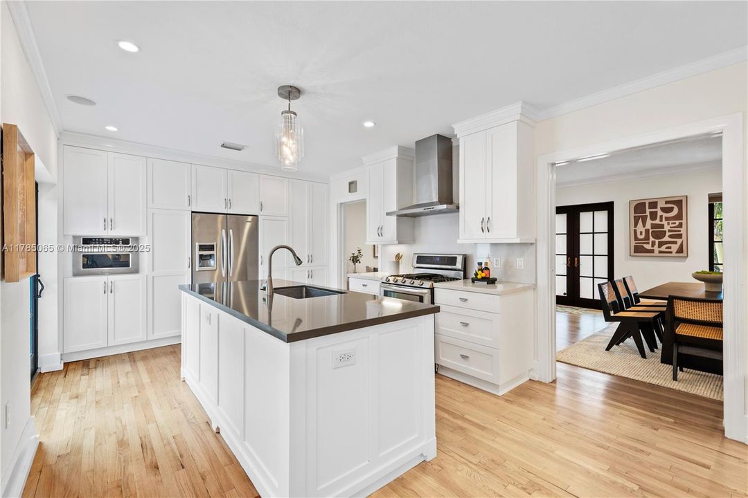 Recently Sold: $1,850,000 (3 beds, 3 baths, 2186 Square Feet)