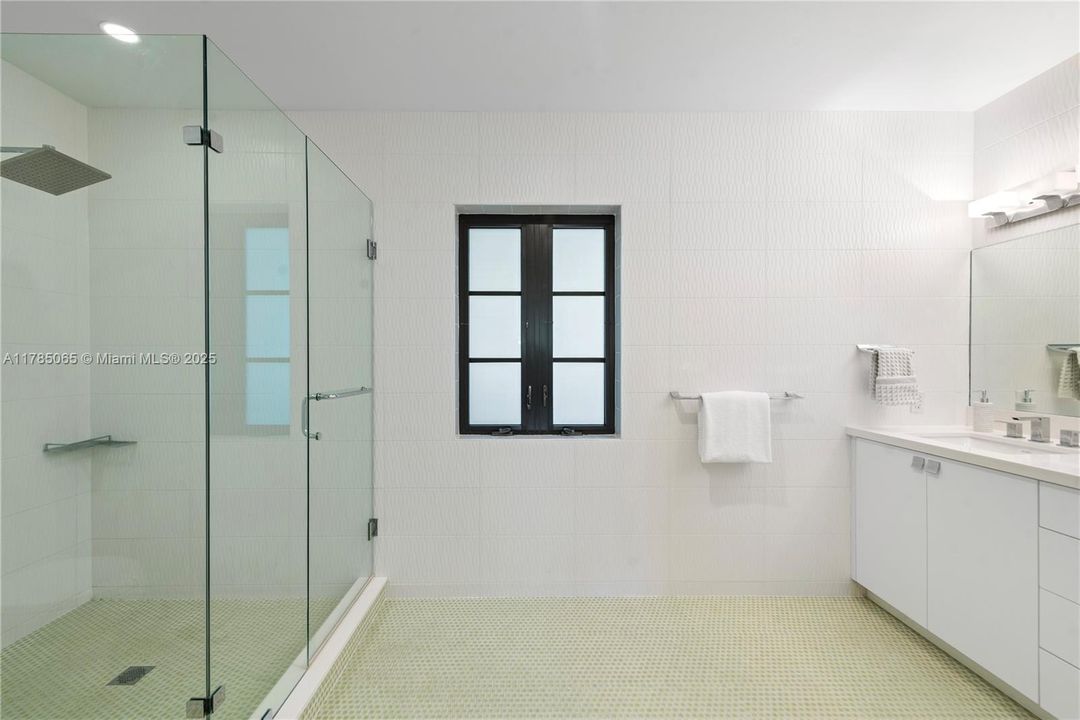 Recently Sold: $1,850,000 (3 beds, 3 baths, 2186 Square Feet)