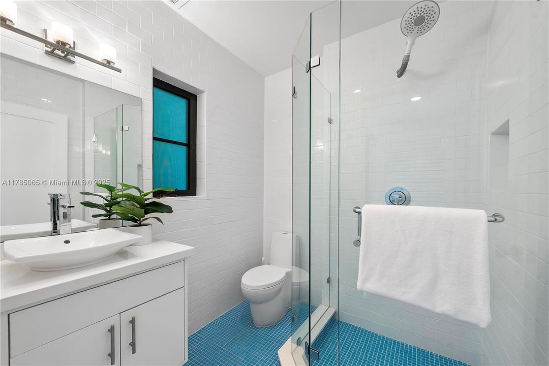 Recently Sold: $1,850,000 (3 beds, 3 baths, 2186 Square Feet)