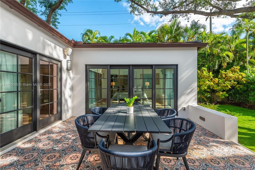 Recently Sold: $1,850,000 (3 beds, 3 baths, 2186 Square Feet)