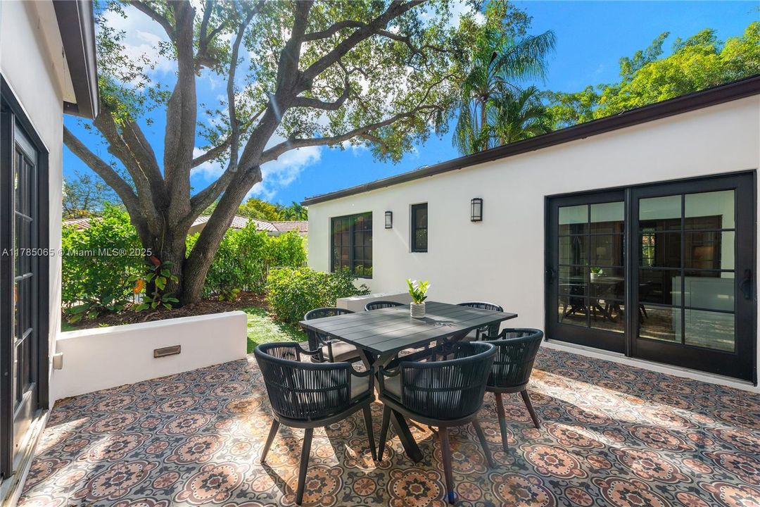 Recently Sold: $1,850,000 (3 beds, 3 baths, 2186 Square Feet)