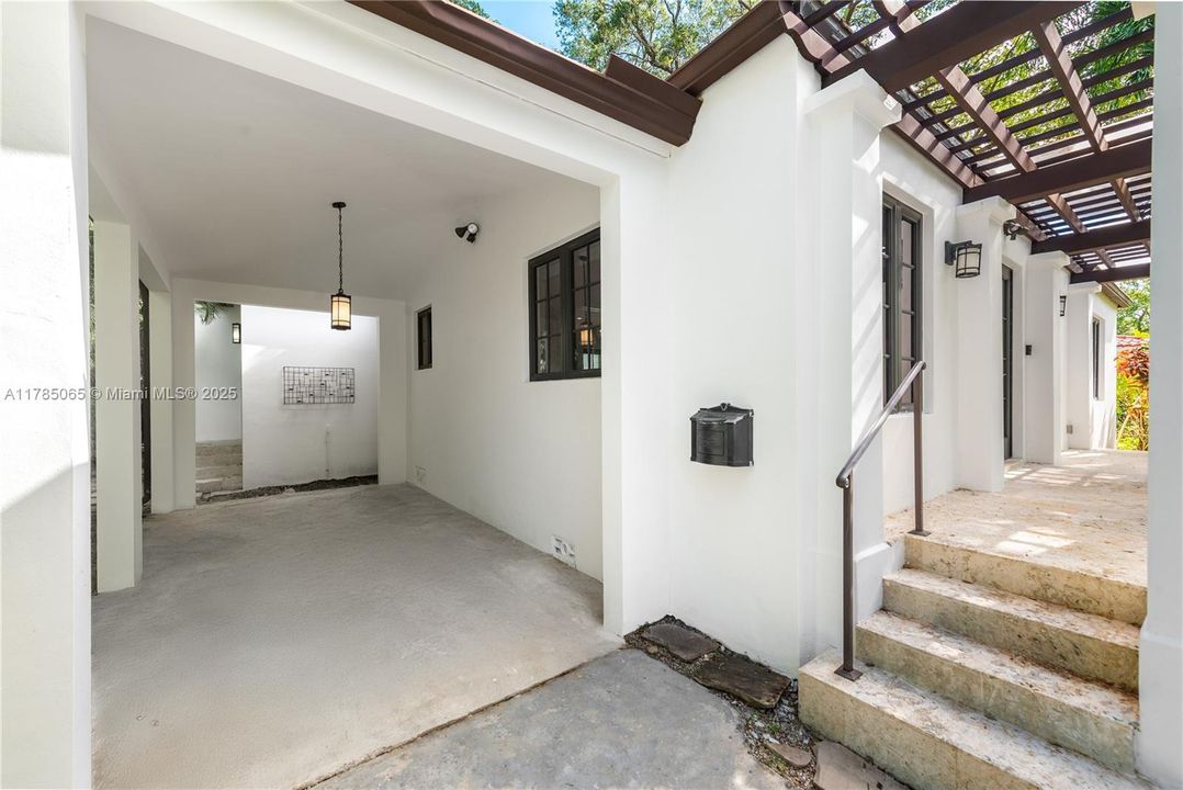 Recently Sold: $1,850,000 (3 beds, 3 baths, 2186 Square Feet)
