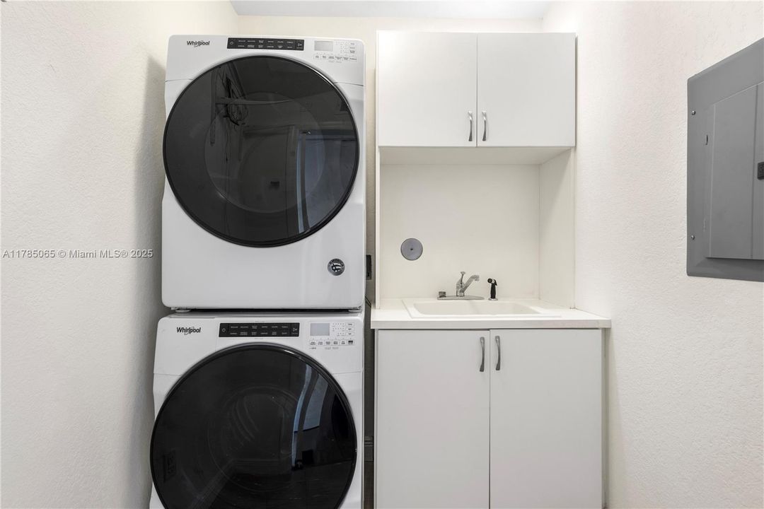 Recently Sold: $1,850,000 (3 beds, 3 baths, 2186 Square Feet)