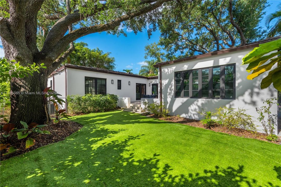 Recently Sold: $1,850,000 (3 beds, 3 baths, 2186 Square Feet)