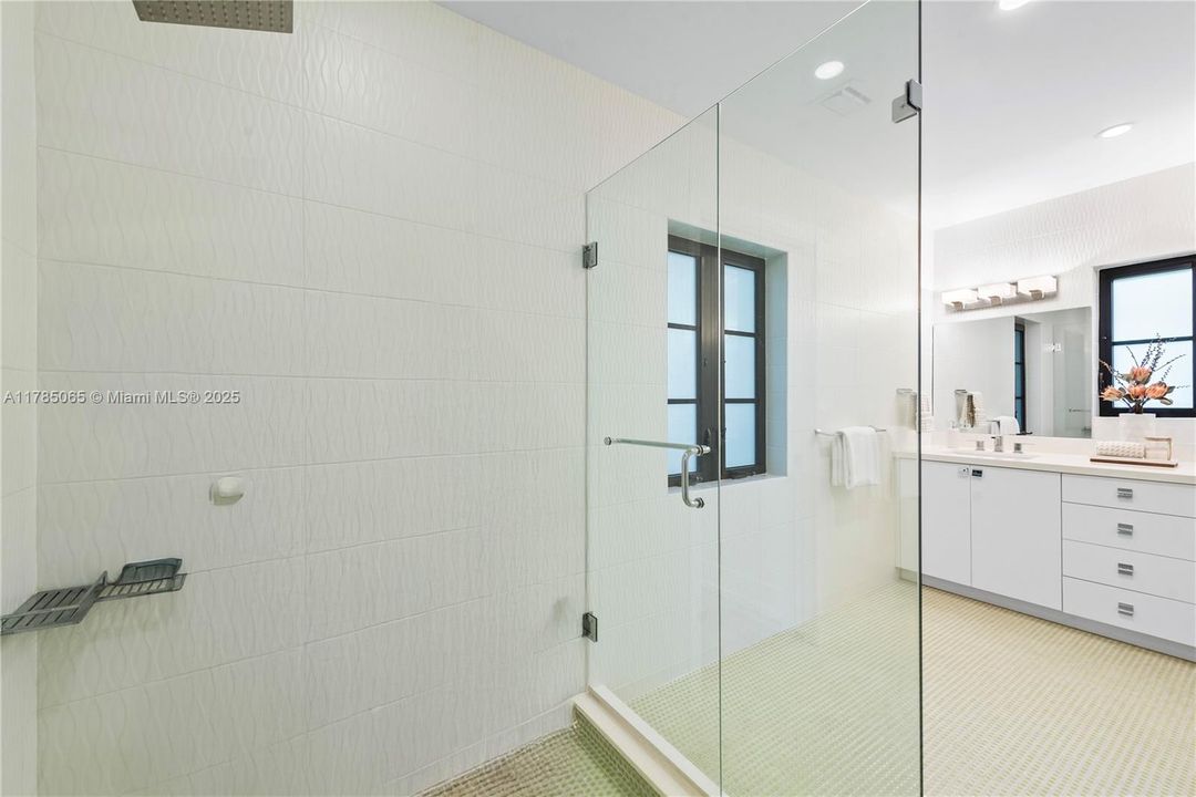 Recently Sold: $1,850,000 (3 beds, 3 baths, 2186 Square Feet)