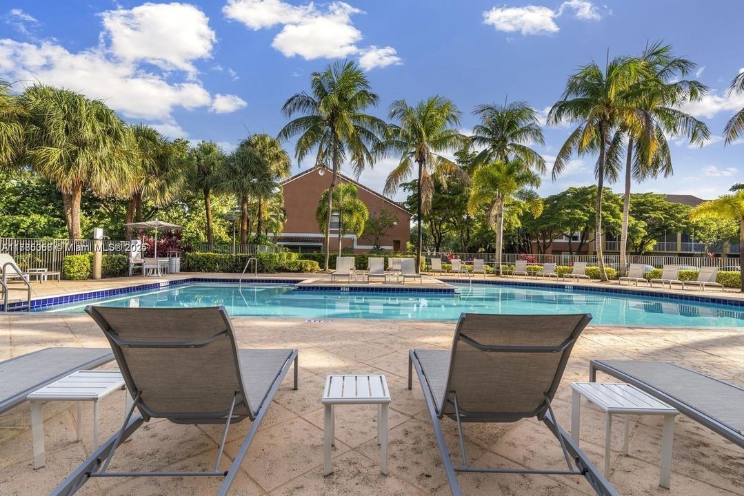 出租: $2,728 (2 贝兹, 2 浴室, 1198 平方英尺)